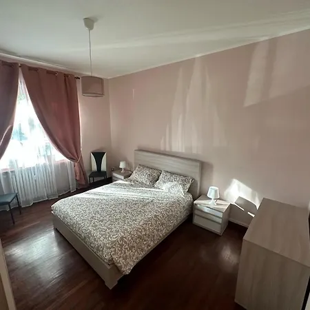 Casa Gianduia Davanti Al Grattacielo * Τορίνο