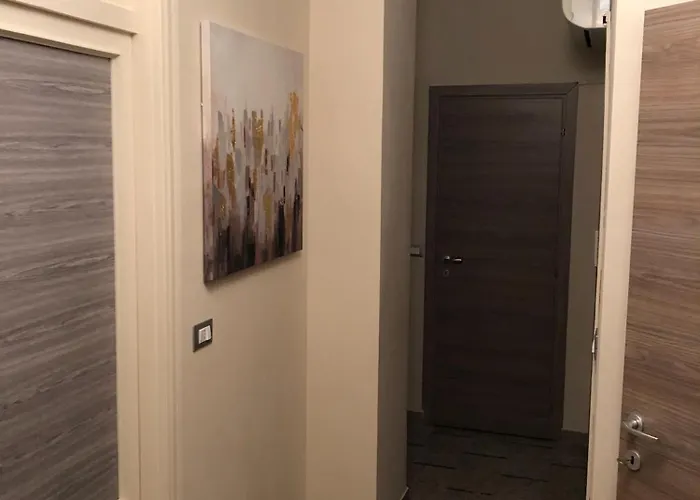 Casa Gianduia Davanti Al Grattacielo * Турин