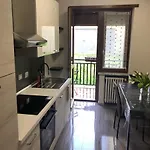 Casa Gianduia Davanti Al Grattacielo *