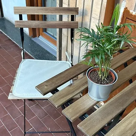 Casa Gianduia Davanti Al Grattacielo *