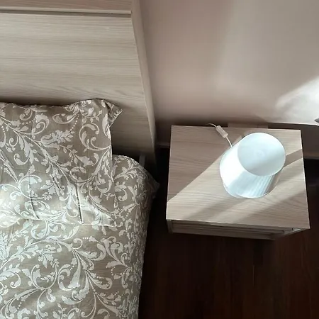 Casa Gianduia Davanti Al Grattacielo Turin