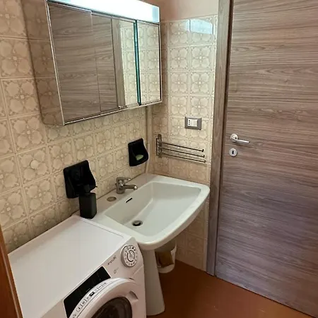 Casa Gianduia Davanti Al Grattacielo * Turin