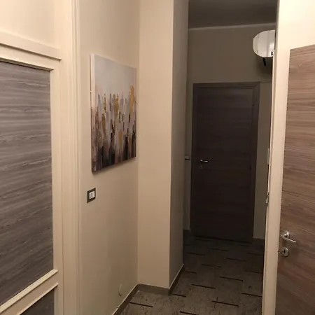 Casa Gianduia Davanti Al Grattacielo * Turin