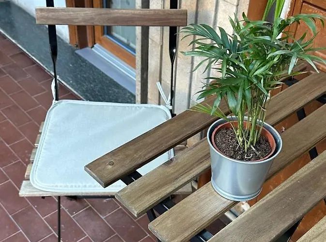 Casa Gianduia Davanti Al Grattacielo *