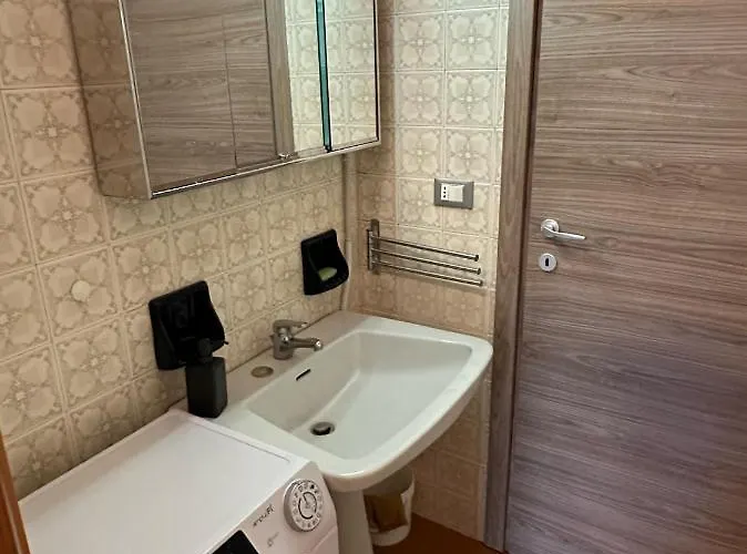 Casa Gianduia Davanti Al Grattacielo * Torino