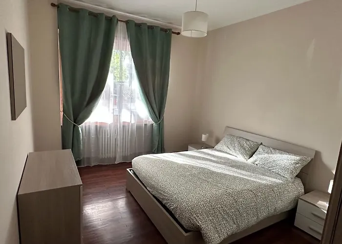 Casa Gianduia Davanti Al Grattacielo * Torino